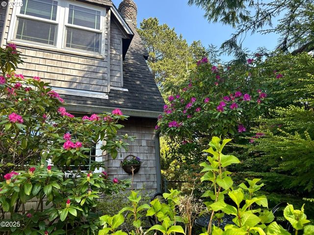 5460 PALISADES Dr, Lincoln City, OR 97367