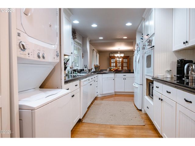 5460 PALISADES Dr, Lincoln City, OR 97367