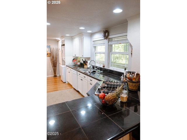 5460 PALISADES Dr, Lincoln City, OR 97367