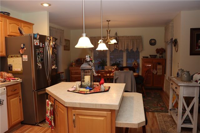 6316 Whispering Woods Dr., Williamson, NY 14589