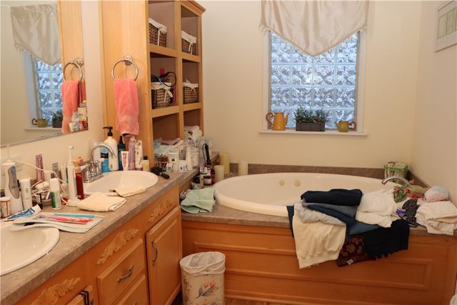 6316 Whispering Woods Dr., Williamson, NY 14589