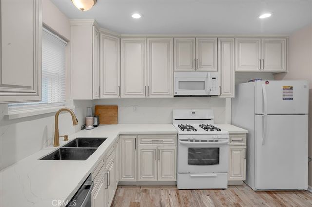 9812 S Denker, Los Angeles, CA 90047