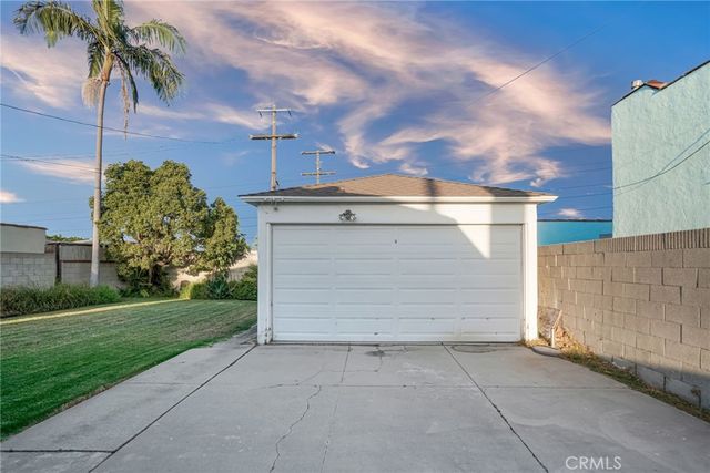 9812 S Denker, Los Angeles, CA 90047