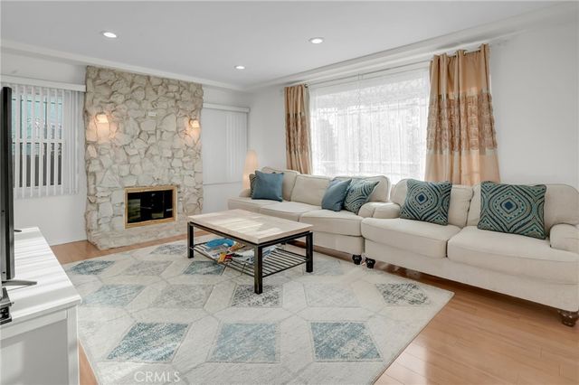 9812 S Denker, Los Angeles, CA 90047