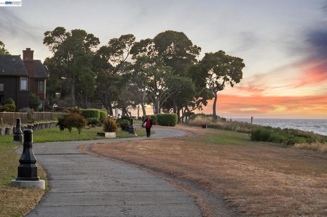 2857 Sea View Pkwy, Alameda, CA 94502