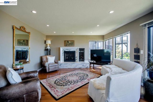 2857 Sea View Pkwy, Alameda, CA 94502