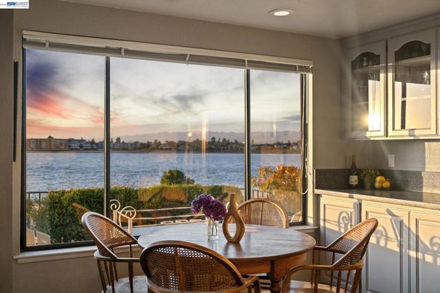 2857 Sea View Pkwy, Alameda, CA 94502