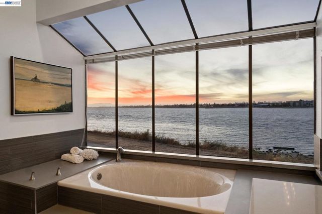 2857 Sea View Pkwy, Alameda, CA 94502