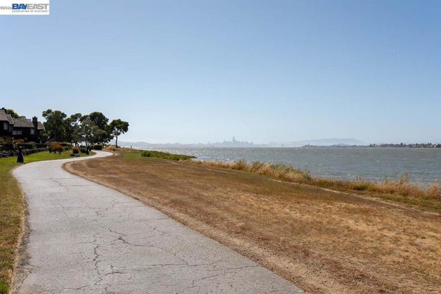 2857 Sea View Pkwy, Alameda, CA 94502