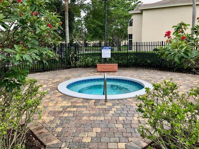 611 CYPRESS LAKE Boulevard H15, Deerfield Beach, FL 33064