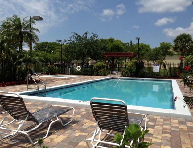 611 CYPRESS LAKE Boulevard H15, Deerfield Beach, FL 33064