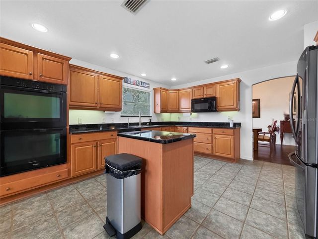 370 CARRIAGE LANE, Lady Lake, FL 32159