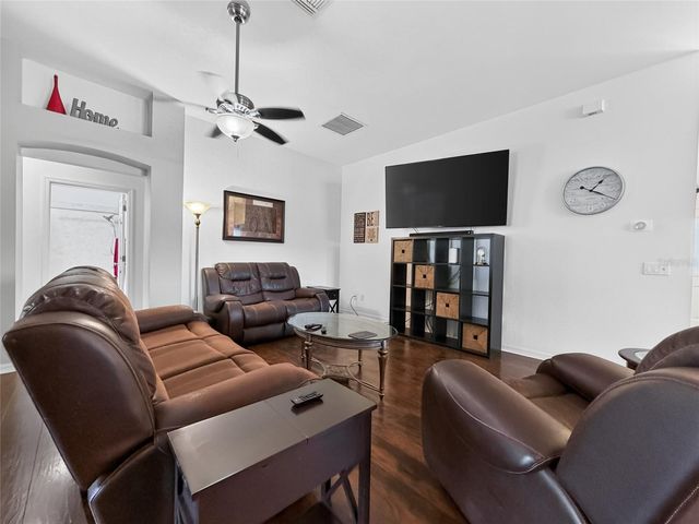 370 CARRIAGE LANE, Lady Lake, FL 32159