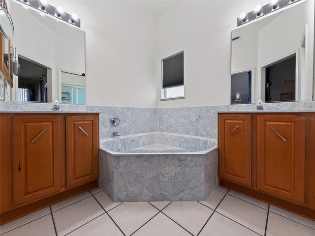 370 CARRIAGE LANE, Lady Lake, FL 32159