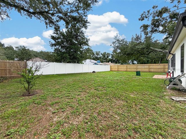 370 CARRIAGE LANE, Lady Lake, FL 32159