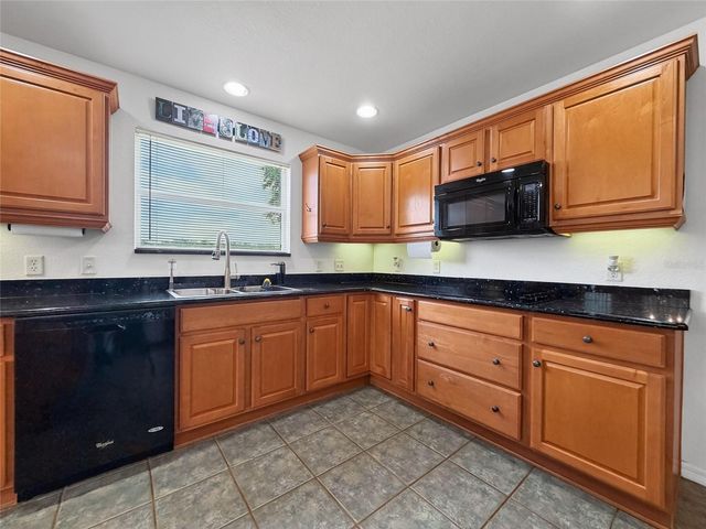 370 CARRIAGE LANE, Lady Lake, FL 32159