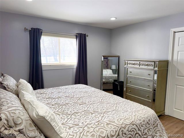 32821 Winnie Avenue, Warren, MI 48093