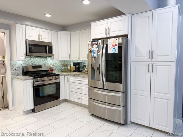 32821 Winnie Avenue, Warren, MI 48093