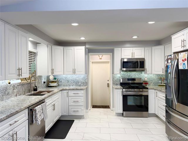 32821 Winnie Avenue, Warren, MI 48093