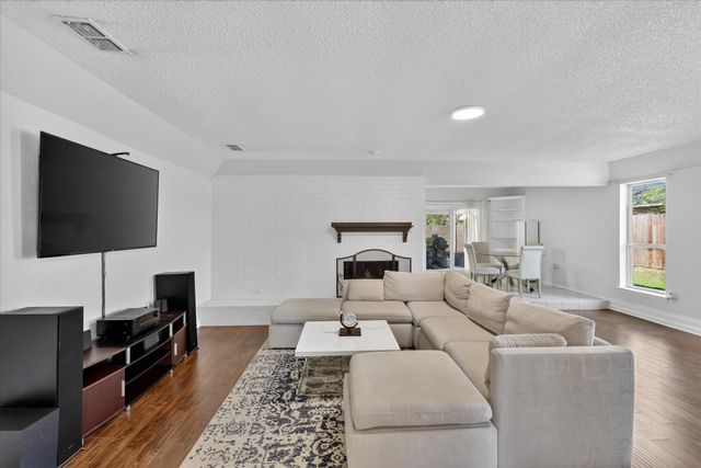 2222 Honey Creek Lane, Arlington, TX 76006