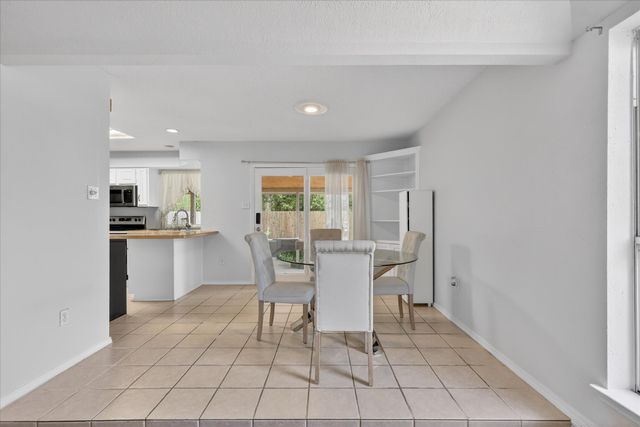 2222 Honey Creek Lane, Arlington, TX 76006