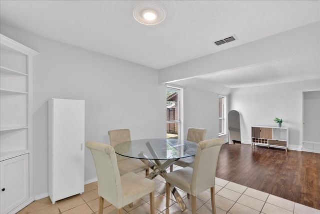 2222 Honey Creek Lane, Arlington, TX 76006