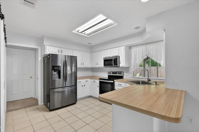 2222 Honey Creek Lane, Arlington, TX 76006