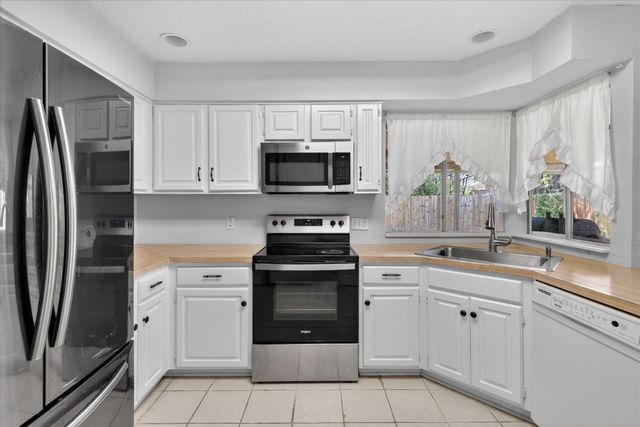 2222 Honey Creek Lane, Arlington, TX 76006