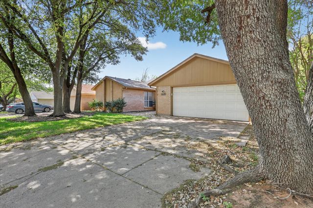 2222 Honey Creek Lane, Arlington, TX 76006