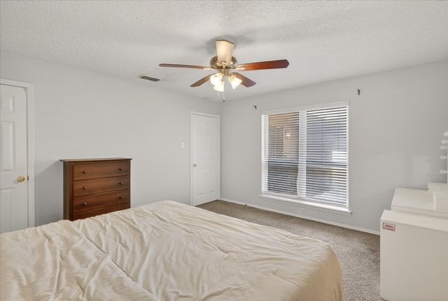 2222 Honey Creek Lane, Arlington, TX 76006