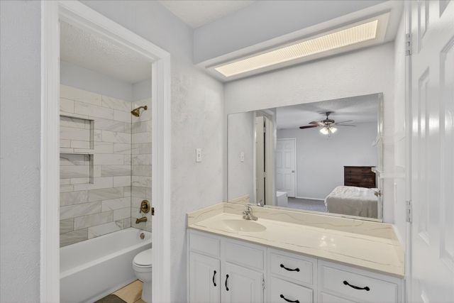 2222 Honey Creek Lane, Arlington, TX 76006