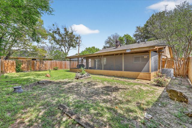 2222 Honey Creek Lane, Arlington, TX 76006