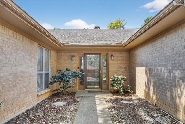 2222 Honey Creek Lane, Arlington, TX 76006