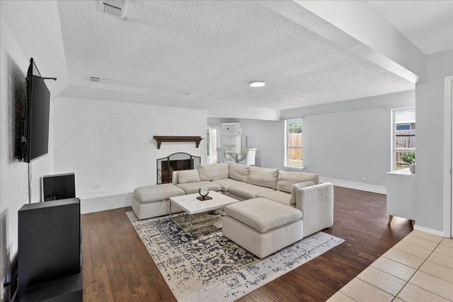 2222 Honey Creek Lane, Arlington, TX 76006