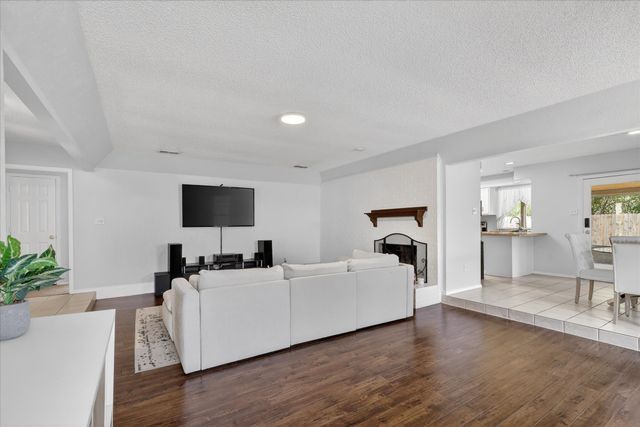 2222 Honey Creek Lane, Arlington, TX 76006