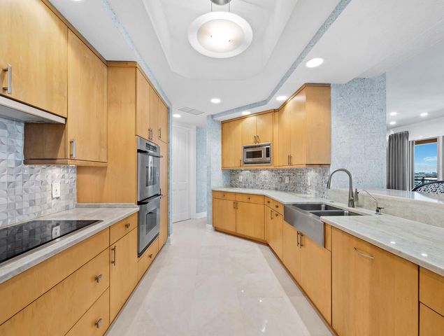 35 WATERGATE DRIVE 1403, Sarasota, FL 34236