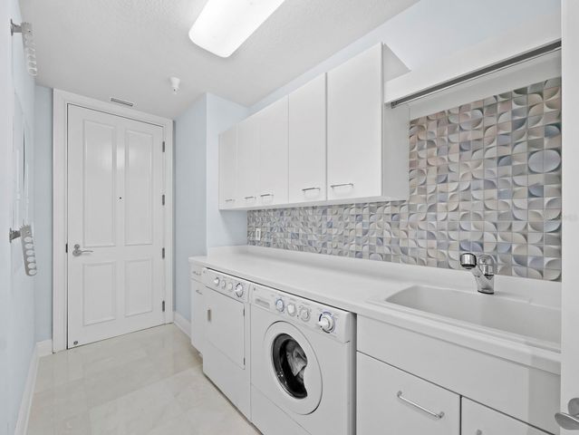 35 WATERGATE DRIVE 1403, Sarasota, FL 34236