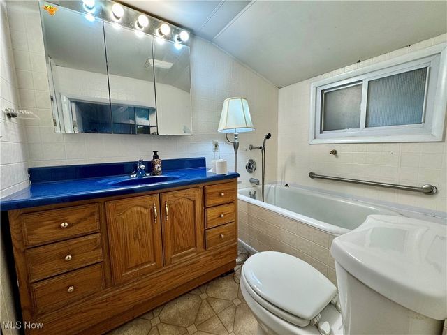 49577 State Route 154, Negley, OH 44441