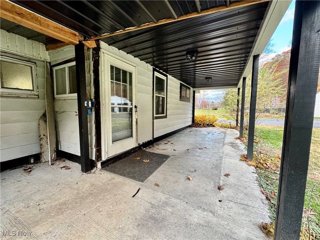 49577 State Route 154, Negley, OH 44441