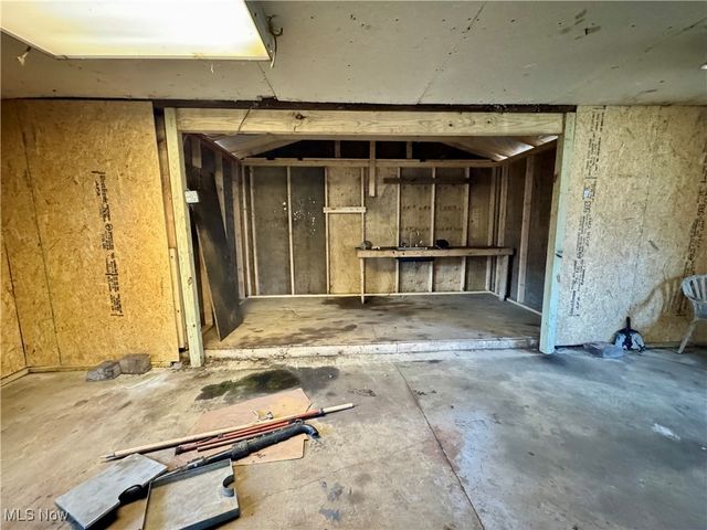 49577 State Route 154, Negley, OH 44441