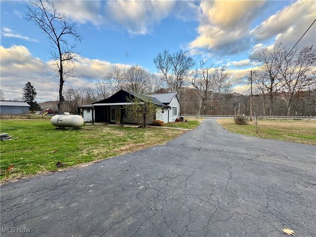 49577 State Route 154, Negley, OH 44441