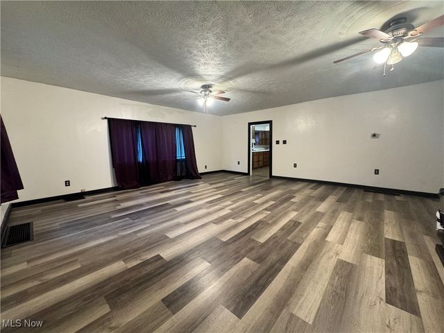 49577 State Route 154, Negley, OH 44441