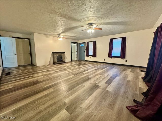 49577 State Route 154, Negley, OH 44441