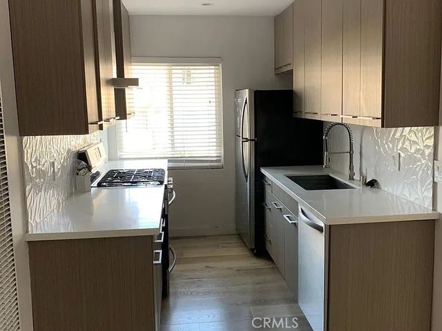 702 S St Andrews Place 1, Los Angeles, CA 90005