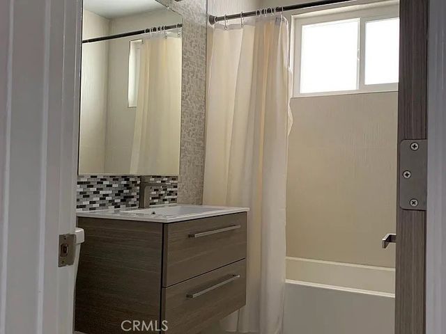 702 S St Andrews Place 1, Los Angeles, CA 90005