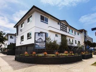 702 S St Andrews Place 1, Los Angeles, CA 90005