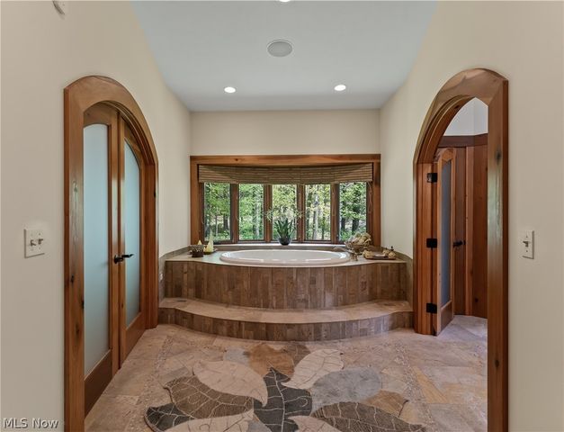 805 Cascades Drive, Aurora, OH 44202