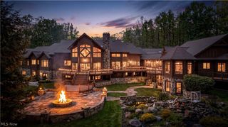 805 Cascades Drive, Aurora, OH 44202