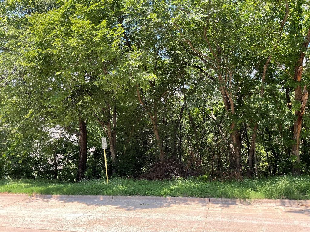 41 Wyndmere Drive, Desoto, TX 75115