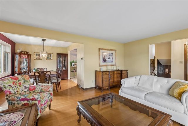 7949 Sycamore Drive, Orland Park, IL 60462